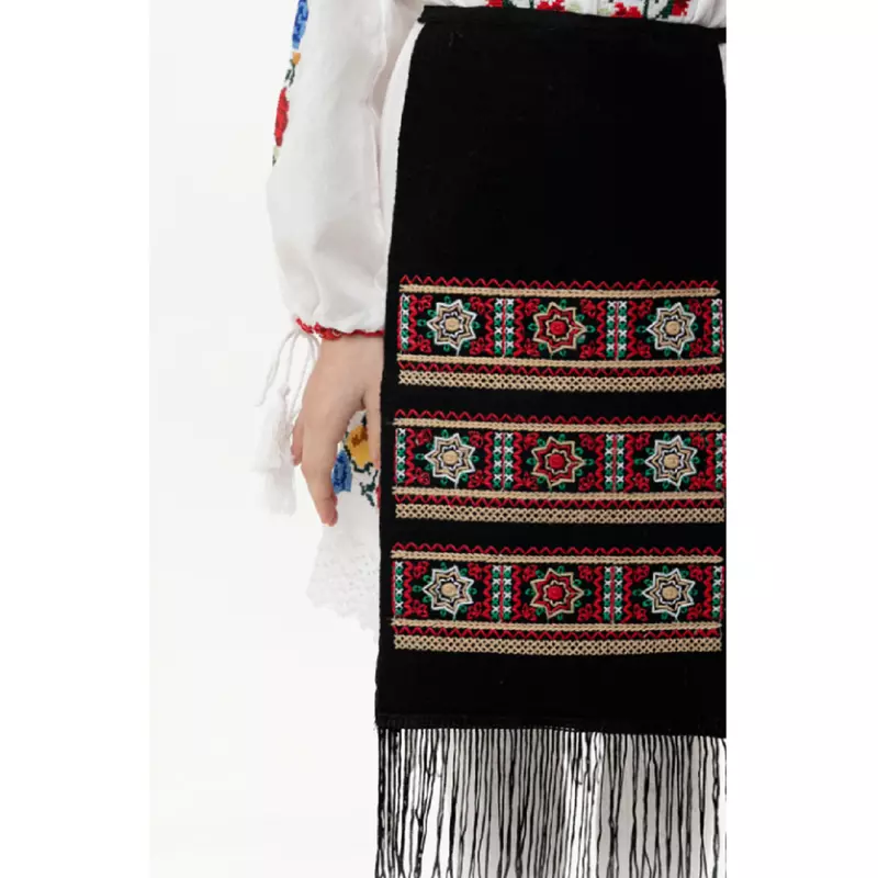 Catrinta Traditionala Neagra pentru Fetite cu Broderie Florala Multicolora -  CTF02