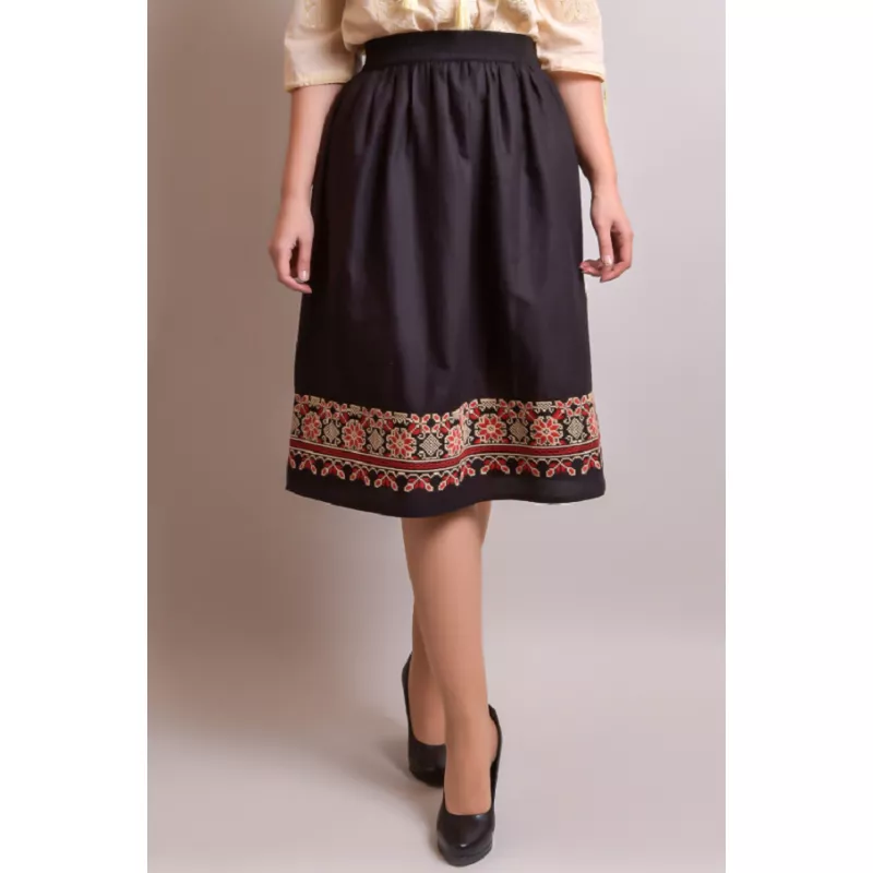 Fusta Traditionala Neagra cu Broderie Florala Multicolora- FTSF10