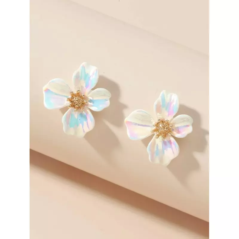 Cercei Floare Alba cu Reflexii Multicolore, 2.4x2.3 cm- 20740