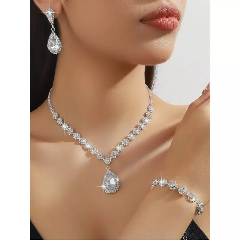 Set Bijuterii Cu Strasuri 4 Piese, Colier, Cercei si Bratara , Argintiu  - 01614