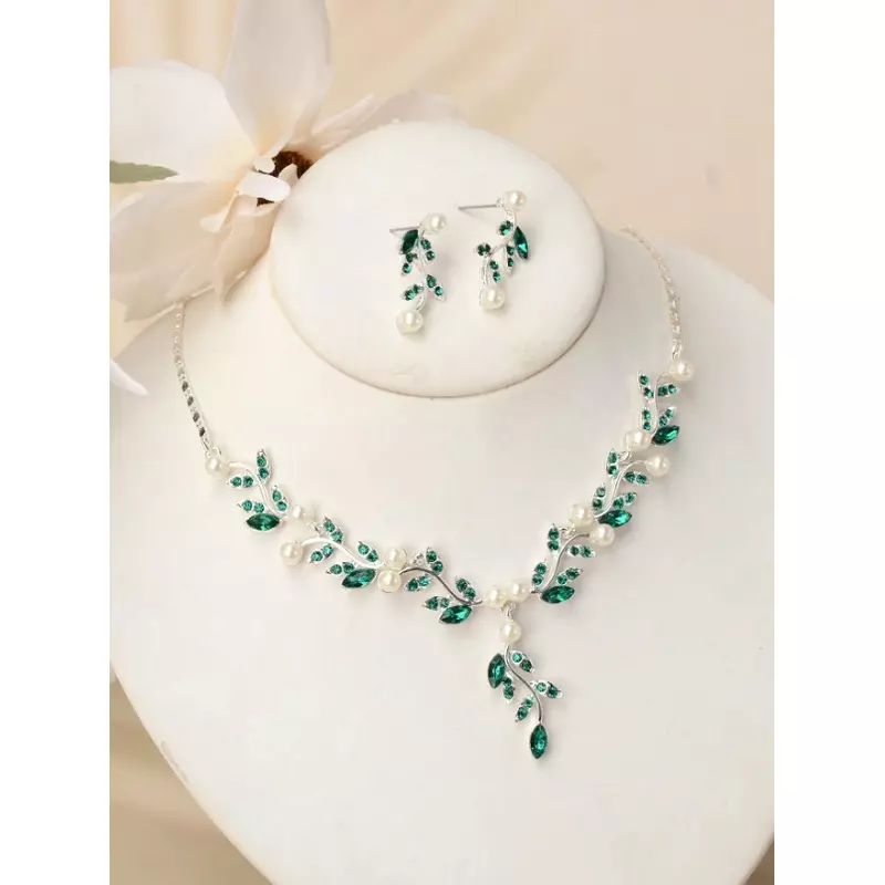 Set Bijuterii Cu Strasuri 3 Piese, Colier si Cercei Argintiu cu Verde - 69279