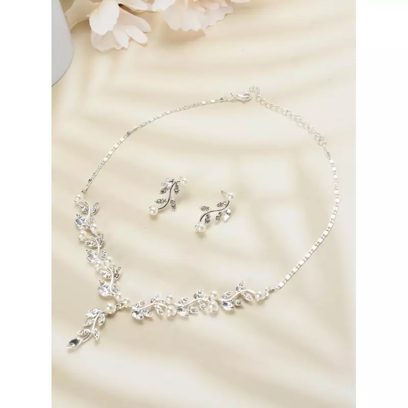 Set Bijuterii Cu Strasuri 3 Piese, Colier si Cercei Argintiu - 26213