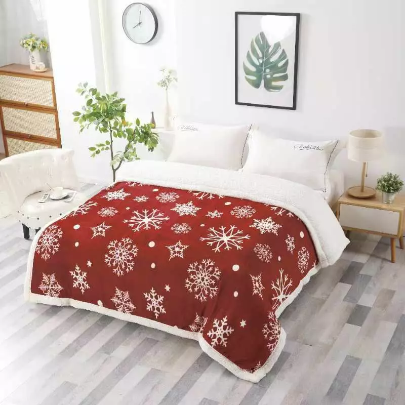 Patura Cocolino cu Blanita, Model de Craciun 200x230, Bordo cu Fulgi de Zapada - SUZ23