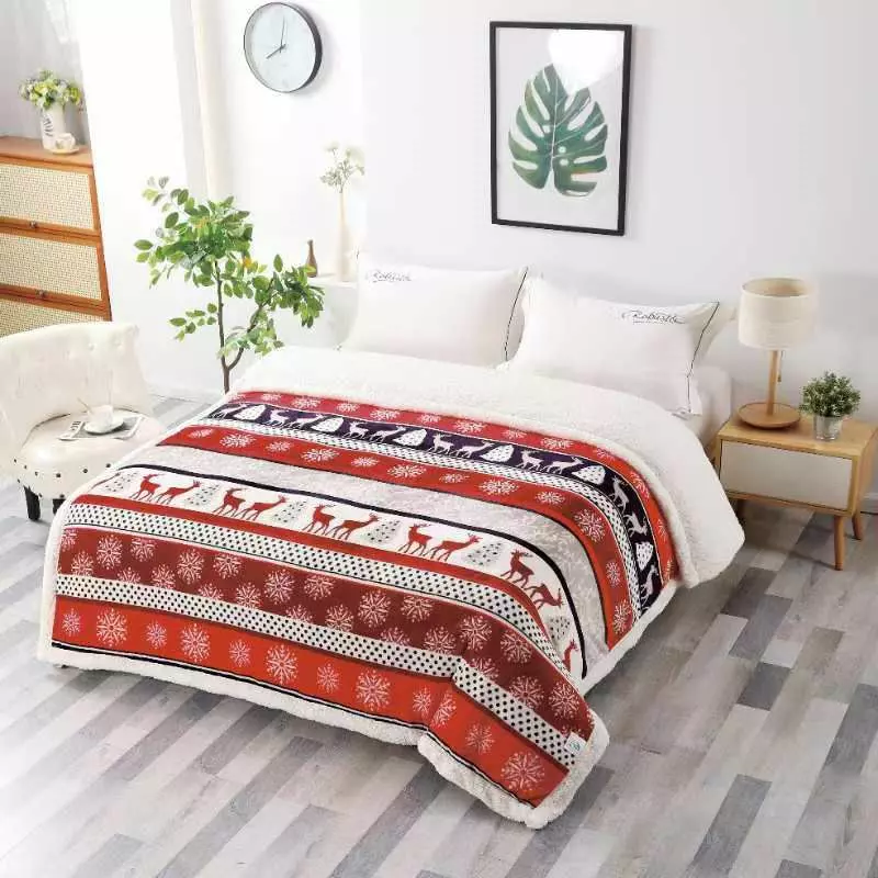 Patura Cocolino cu Blanita, Model de Craciun 200x230, Multicolor cu Reni - SUZ25