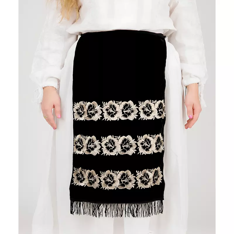 Catrinta Traditionala Neagra cu Broderie Florala Aurie - FTSF23