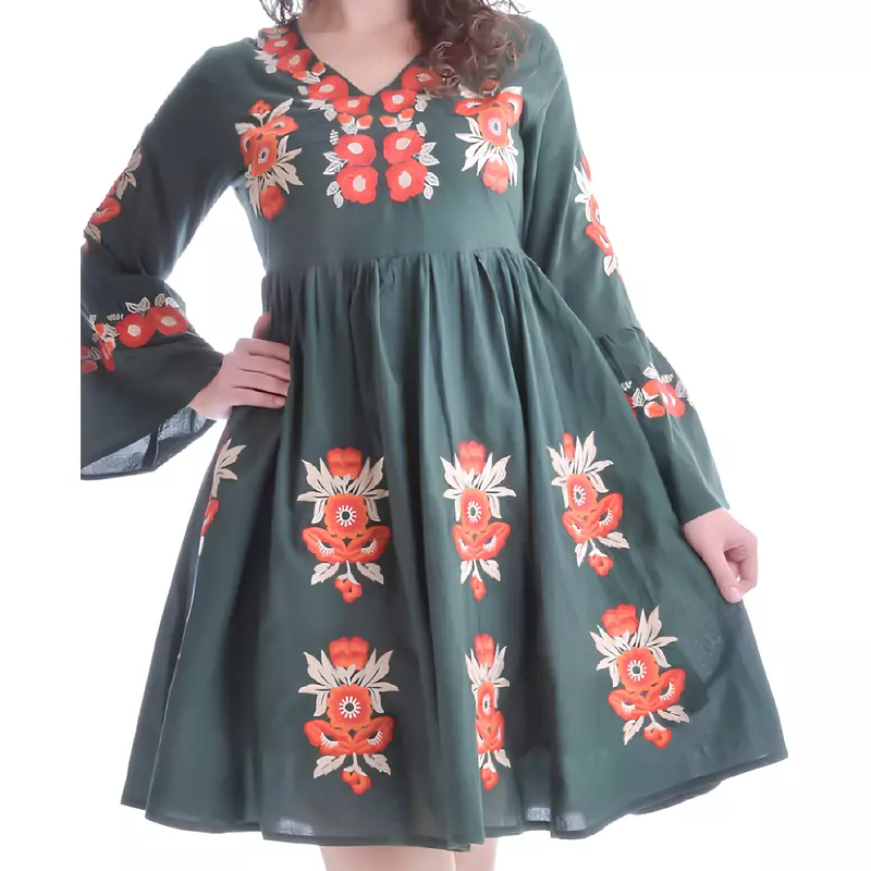 Rochie Traditionala Evazata Verde cu Motiv Floral Rosu - RTM20