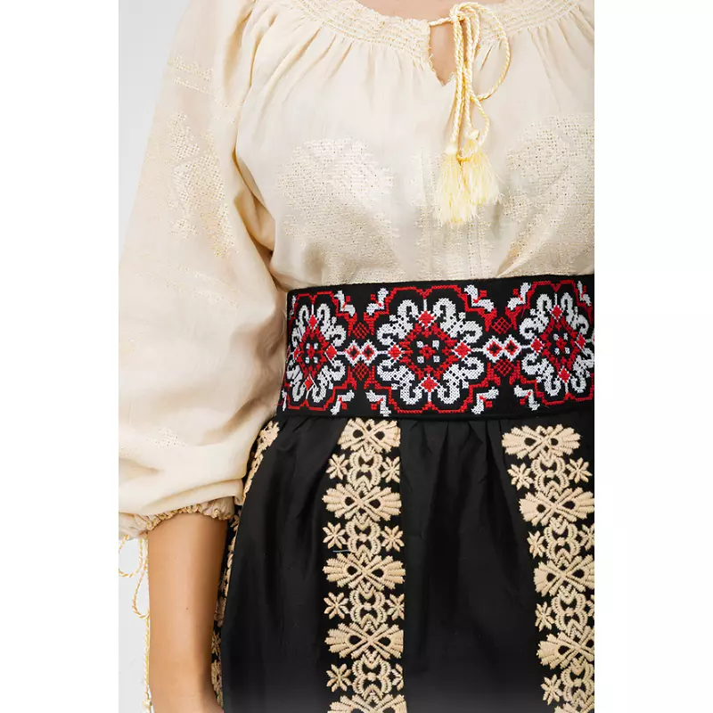 Brau Traditional Negru cu Motiv Floral Rosu - BTR20