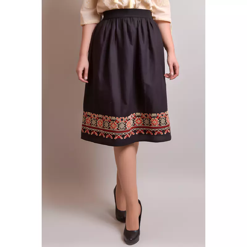 Fusta Traditionala Neagra cu Broderie Florala Multicolora- FTSF10
