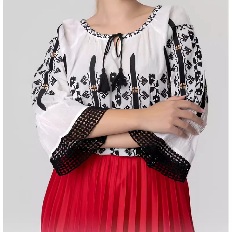 Bluza Tip Ie Traditionala Alba cu Motiv Geometric Negru de Dama - IMS45