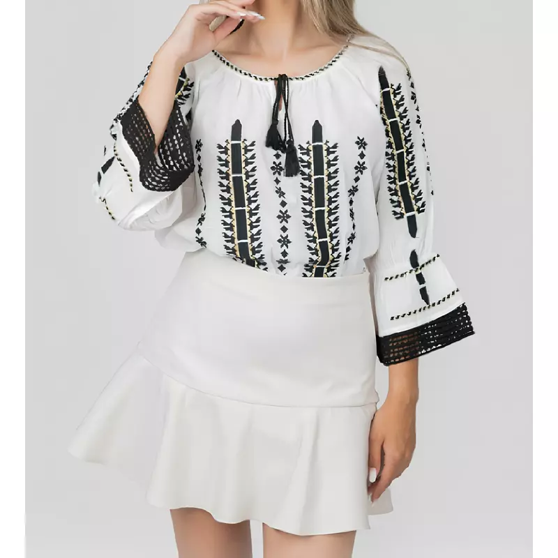 Bluza Tip Ie Traditionala Alba cu Motiv Geometric Negru de Dama - IMS63