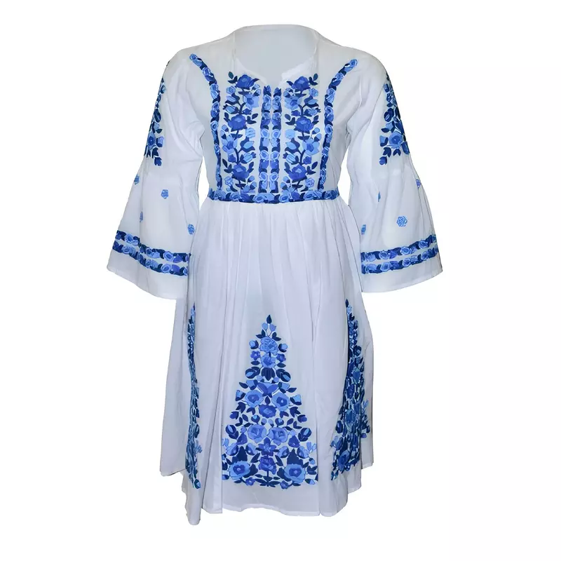 Rochie traditionala evazata alba cu motiv floral albastru - RTM38