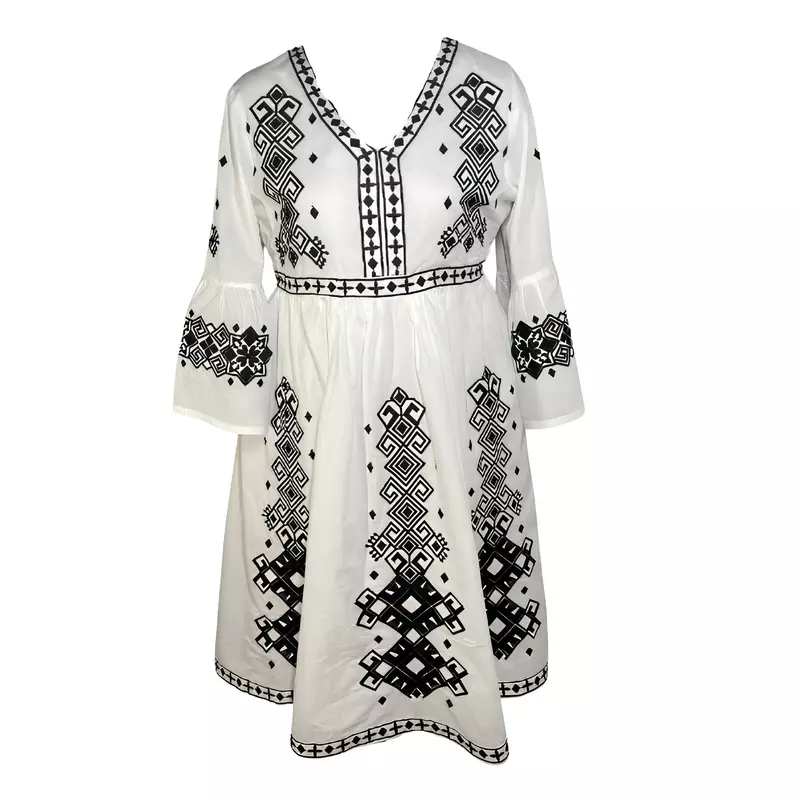 Rochie traditionala evazata alba cu motiv geometric negru - RTM41