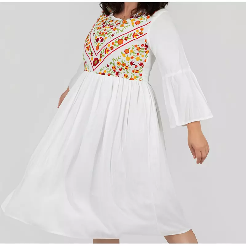 Rochie traditionala evazata alba cu motiv floral multicolor - RTM56