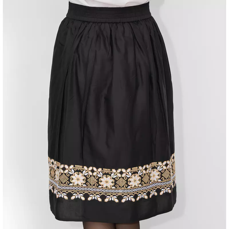 Fusta Traditionala Neagra cu Broderie Florala Crem - FTSF03