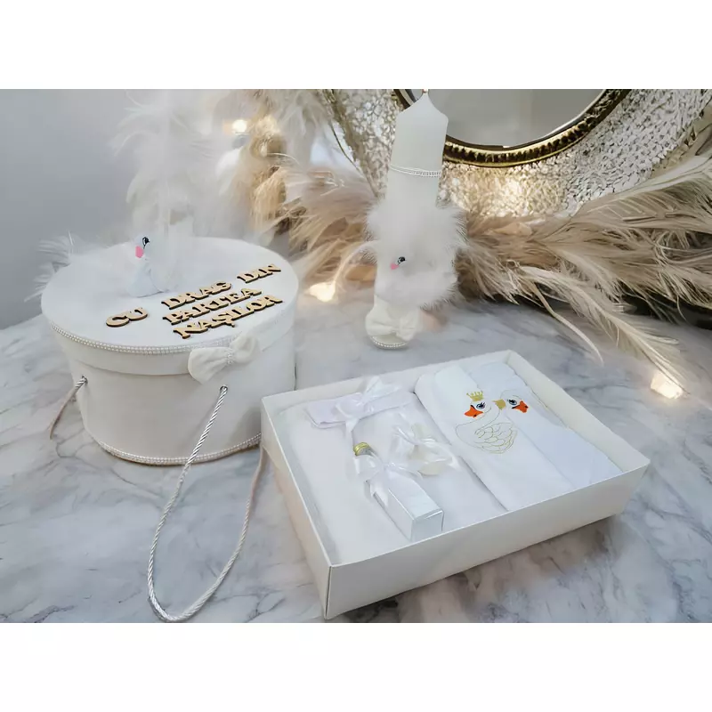Set Trusou Botez si Lumanare, 9 Piese, cu Lebada, Alb, din Catifea - TB247