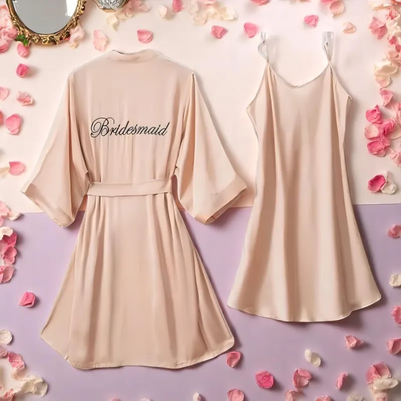 Compleu Bridesmaid 2 Piese Dama, Halat si Cămașă de Noapte din Satin, Culoare Bej Sampanie - MEI02