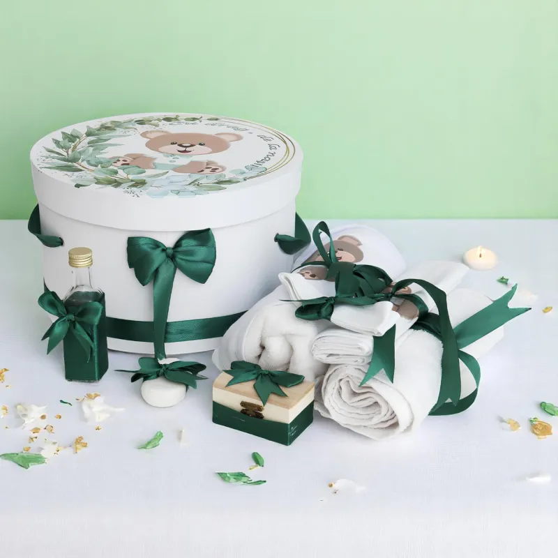 Trusou Botez cu 8 Piese Imprimat, Ursulet, Culoare Verde Inchis - TB215
