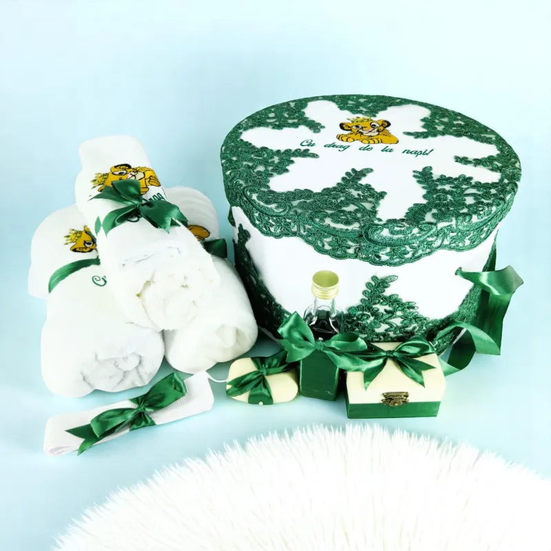 Trusou Botez cu 8 Piese Brodat, Simba Lion King, Culoare Verde Smarald - TB273