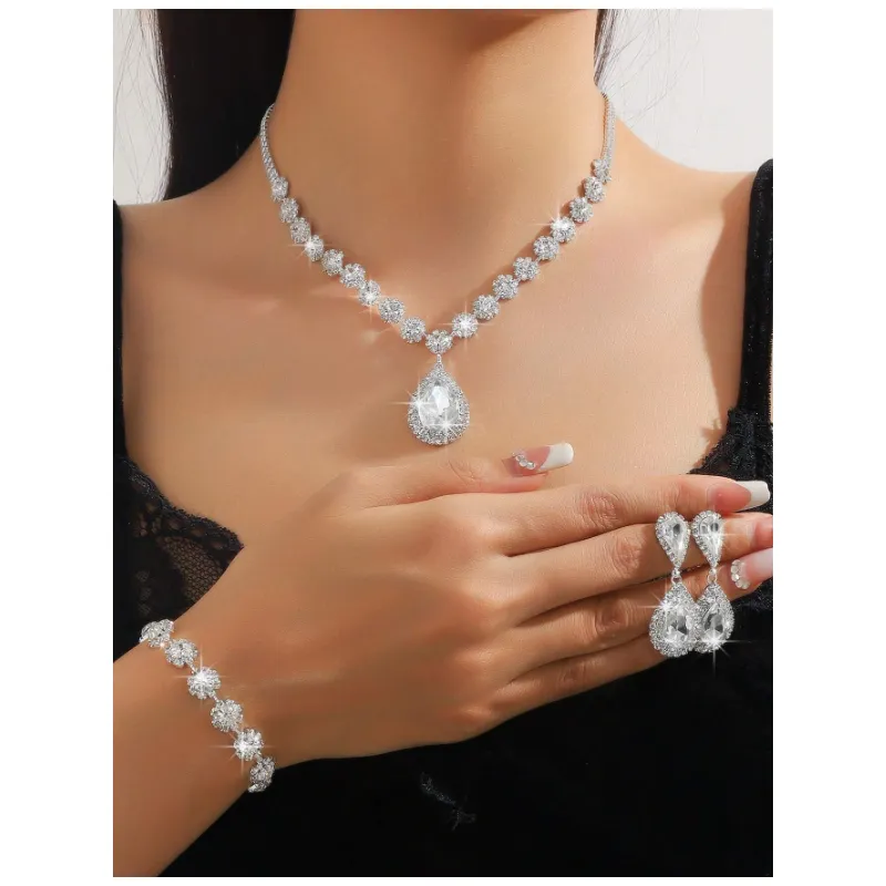 Set Bijuterii, Elegant, 3 piese – Colier, Cercei și Brățară cu Cristale Albe,  Argintiu  - 625150