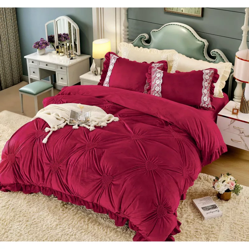Lenjerie de Pat, din Catifea cu Broderie pentru Pat Dublu, 4 Piese, Grena - JO723