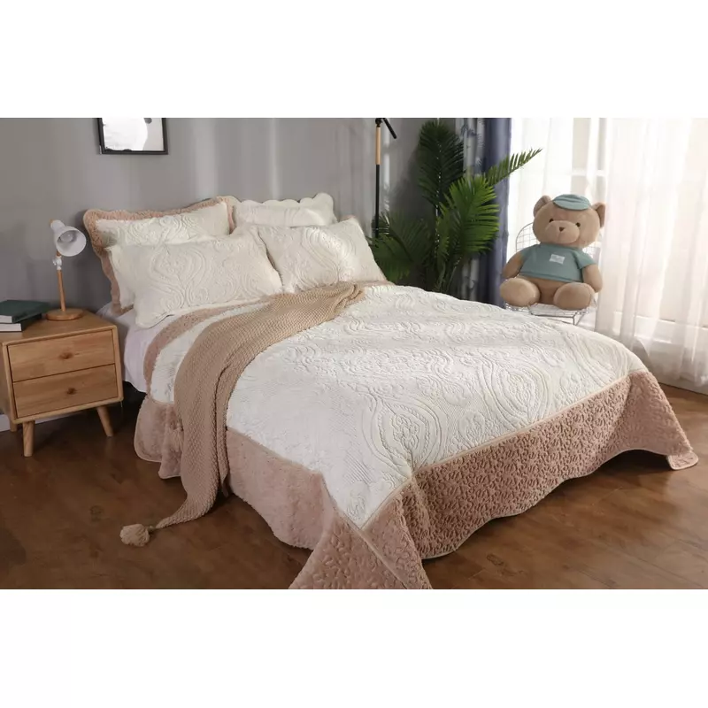 Set Cuvertura Pat Catifea cu Blanita, Cream -LIM61